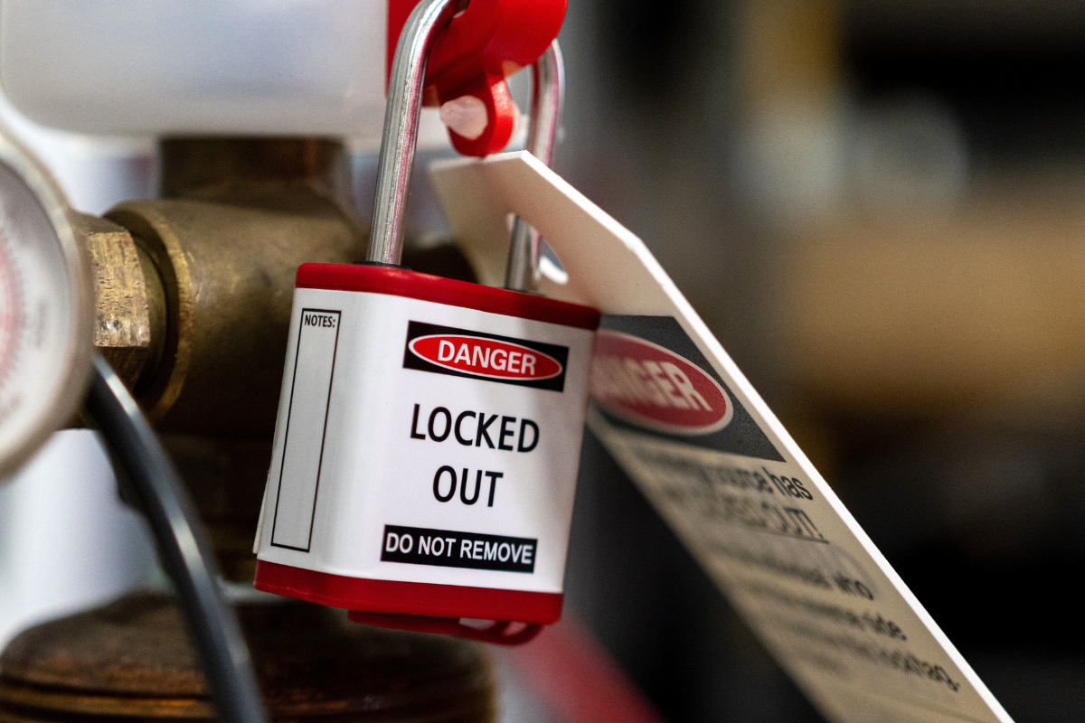 Lockout Tagout Procedures - Lock and Tag On a Machine